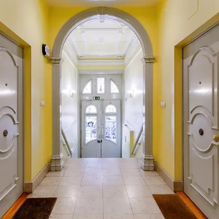 Luxury Vintage Apartment By Myplaceforyou, At The City Centre Next To Marques De Pombal-3